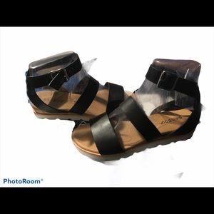 NWOT Strappy Sandals - Black